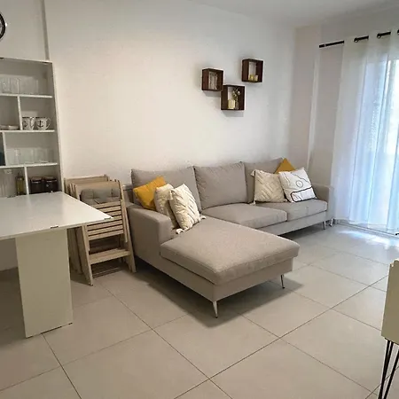 Διαμέρισμα Sunshine Qerret-golem Beach-self-check-in *